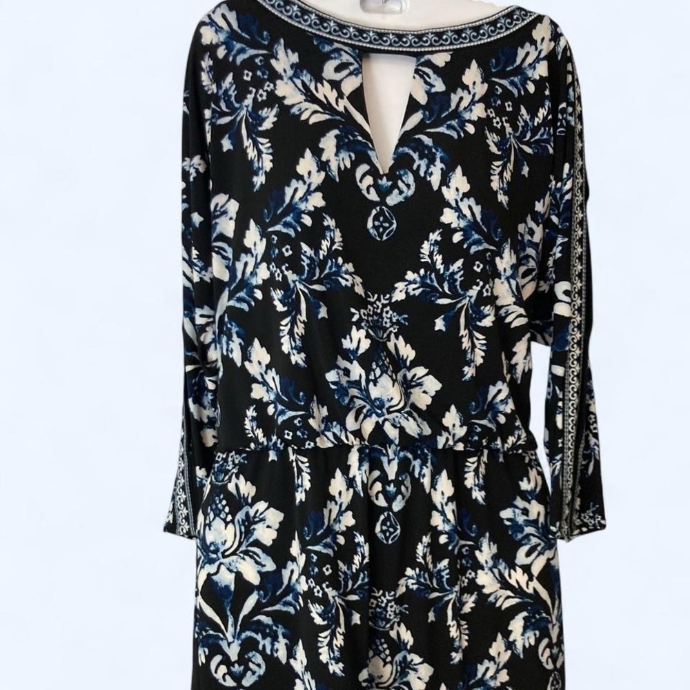 White House Black Blue & black floral dress w 3/4 sleeves & V neckline M